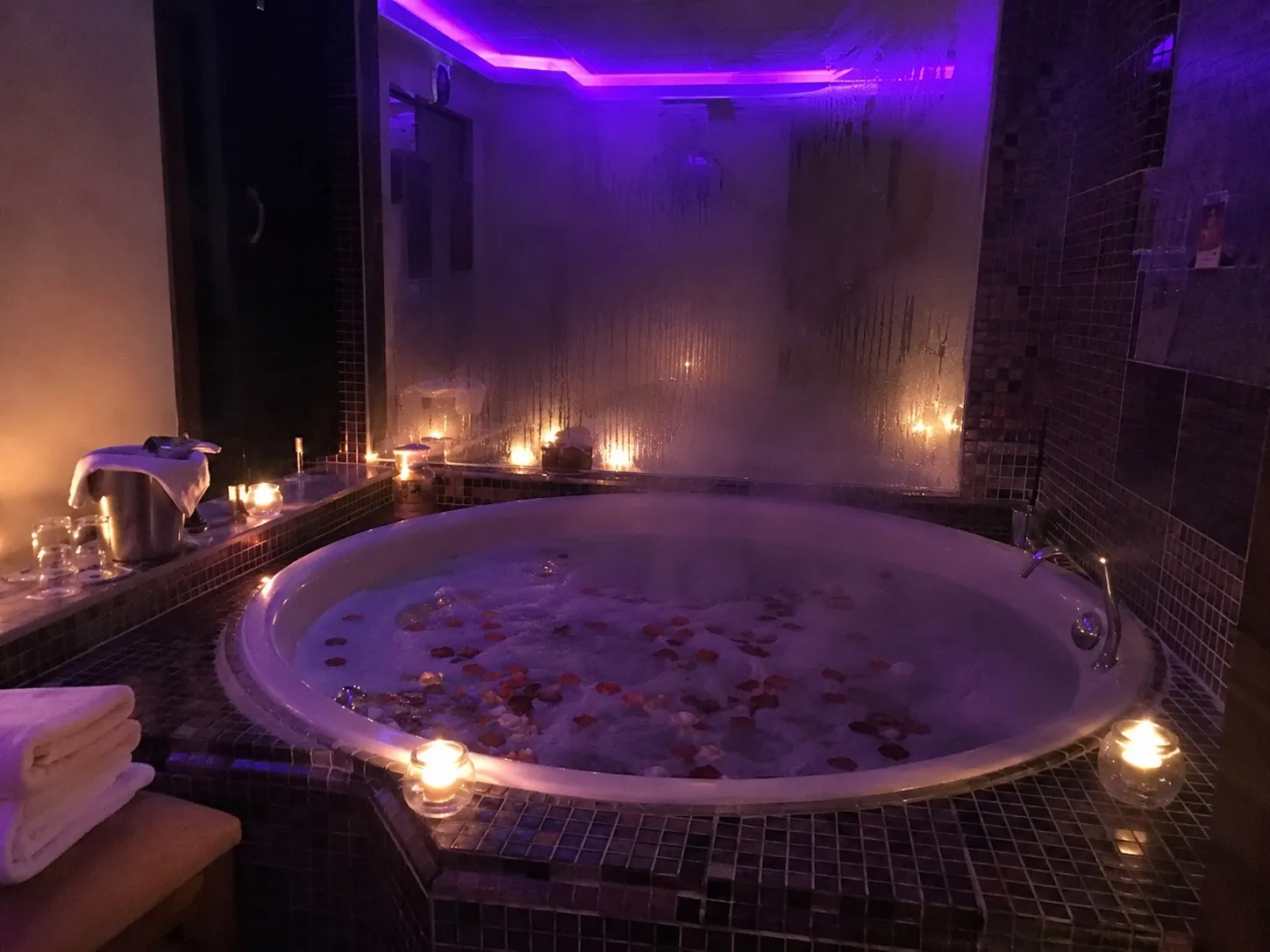 Hamam jakuzi bölümü — Lila Spa, Beşiktaş misafirlerine hizmet veren salon
