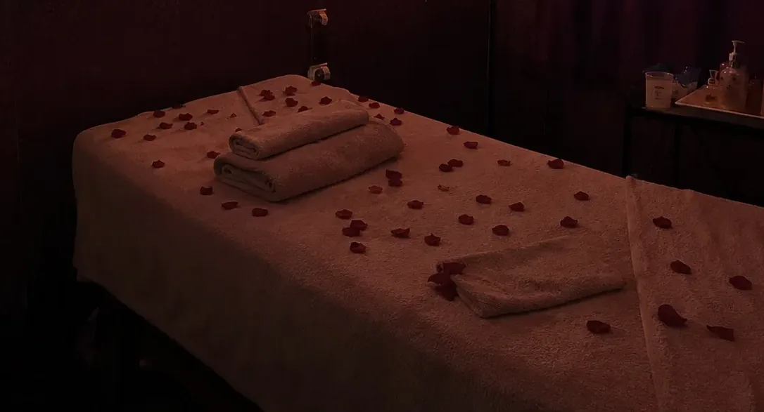 Masaj odasındaki masaj masası — Lila Spa, Beşiktaş misafirlerine hizmet veren salon